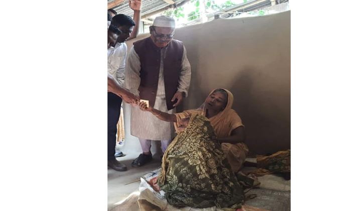 ``ডিসি সড়কে ফেলে যাওয়া সেই মায়ের পাশে'' 1 natore news