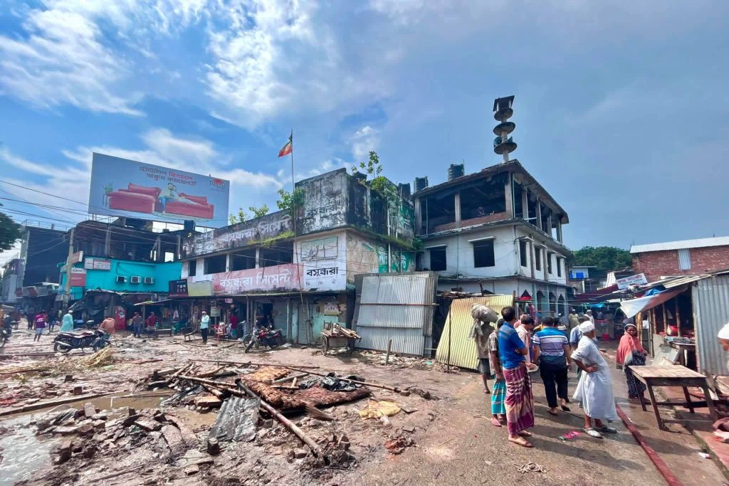 উচ্ছেদে কর্মহীন হকারদের পুনর্বাসন ও দখলদারি বন্ধের আহ্বান