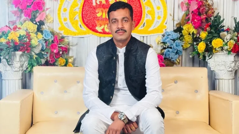 প্রবাসীর স্ত্রীসহ কোটি টাকা নিয়ে পালালেন স্বেচ্ছাসেবক দল নেতা
